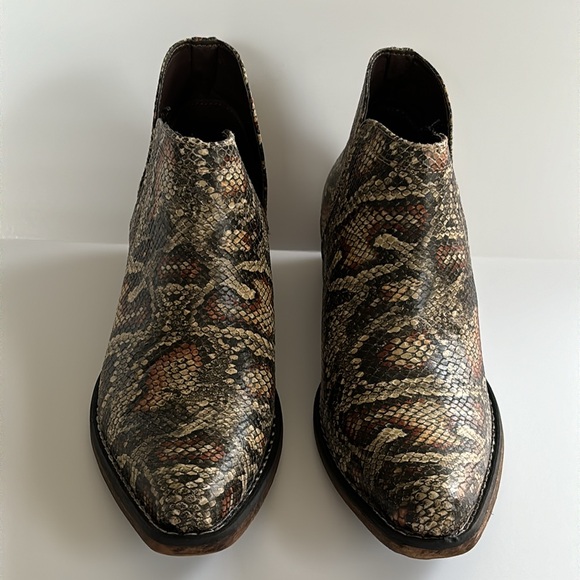 Roper Women’s Ava Faux Snake Snip Toe Ankle Boot - Picture 4 of 16